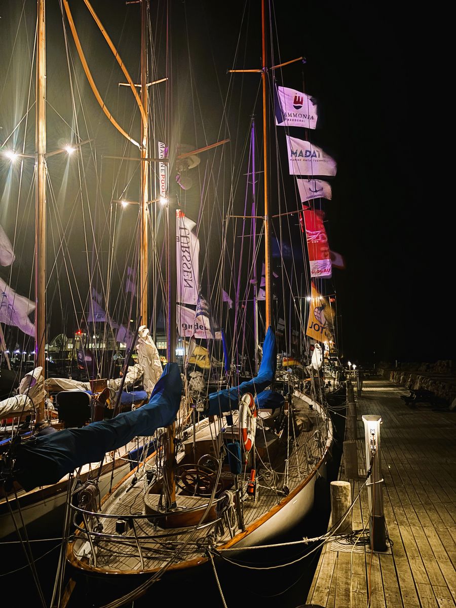 Ship Management Company Hammonia Reederei: 41 Peter Gast ...